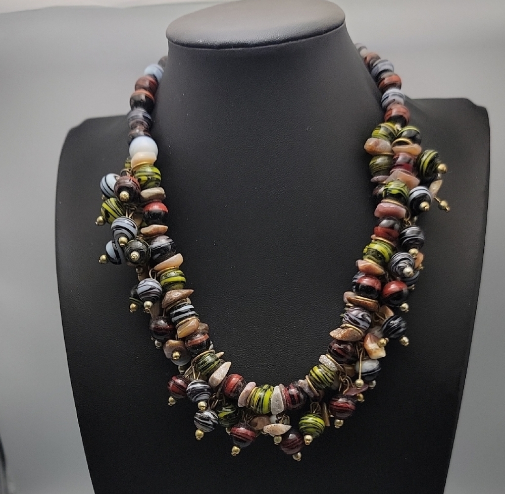 Elegant Multicolor Beaded Necklace